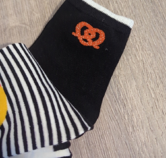 Kate Spade White and Black Socks with Red Apple, Hot Dog and Pretzel NWT - Picture 3 of 6